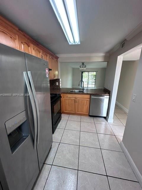 For Rent: $2,000 (2 beds, 2 baths, 956 Square Feet)