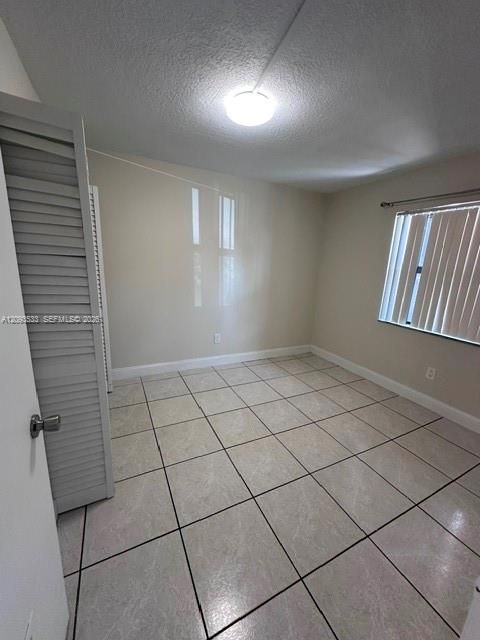 For Rent: $2,000 (2 beds, 2 baths, 956 Square Feet)