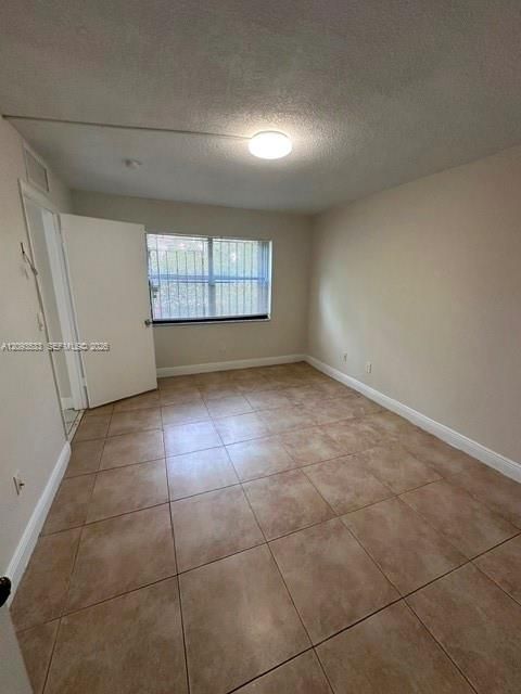 For Rent: $2,000 (2 beds, 2 baths, 956 Square Feet)