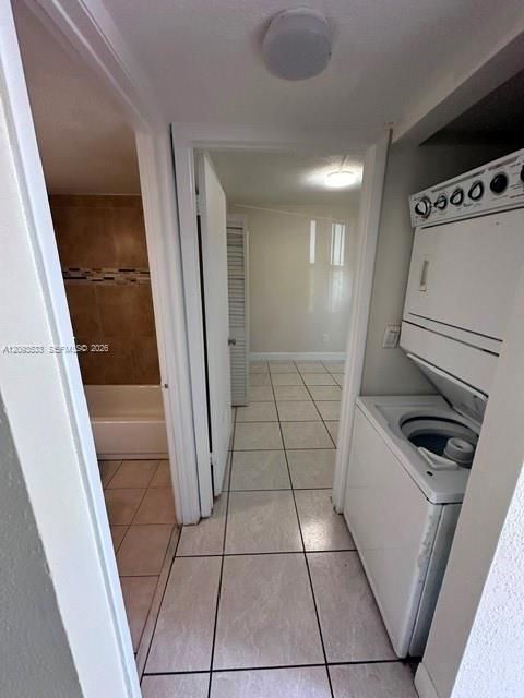 For Rent: $2,000 (2 beds, 2 baths, 956 Square Feet)