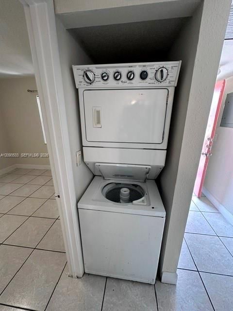 For Rent: $2,000 (2 beds, 2 baths, 956 Square Feet)