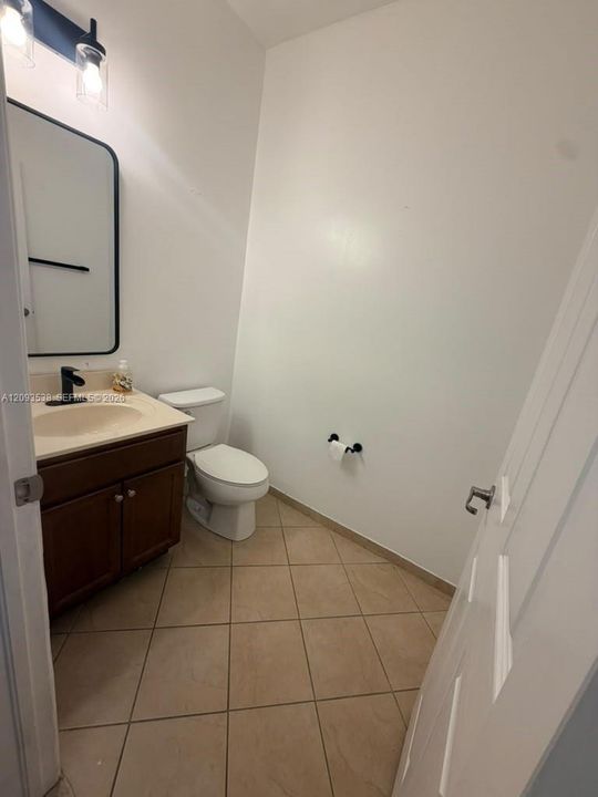 В аренду: $3,400 (4 спален, 3 ванн, 1736 Квадратных фут)