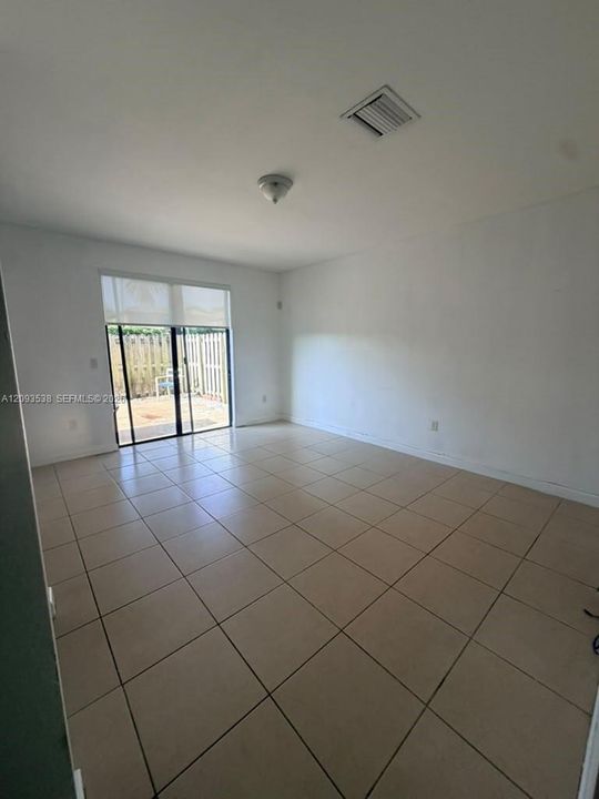 В аренду: $3,400 (4 спален, 3 ванн, 1736 Квадратных фут)