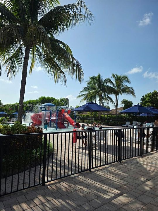 В аренду: $3,400 (4 спален, 3 ванн, 1736 Квадратных фут)