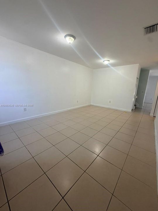 В аренду: $3,400 (4 спален, 3 ванн, 1736 Квадратных фут)