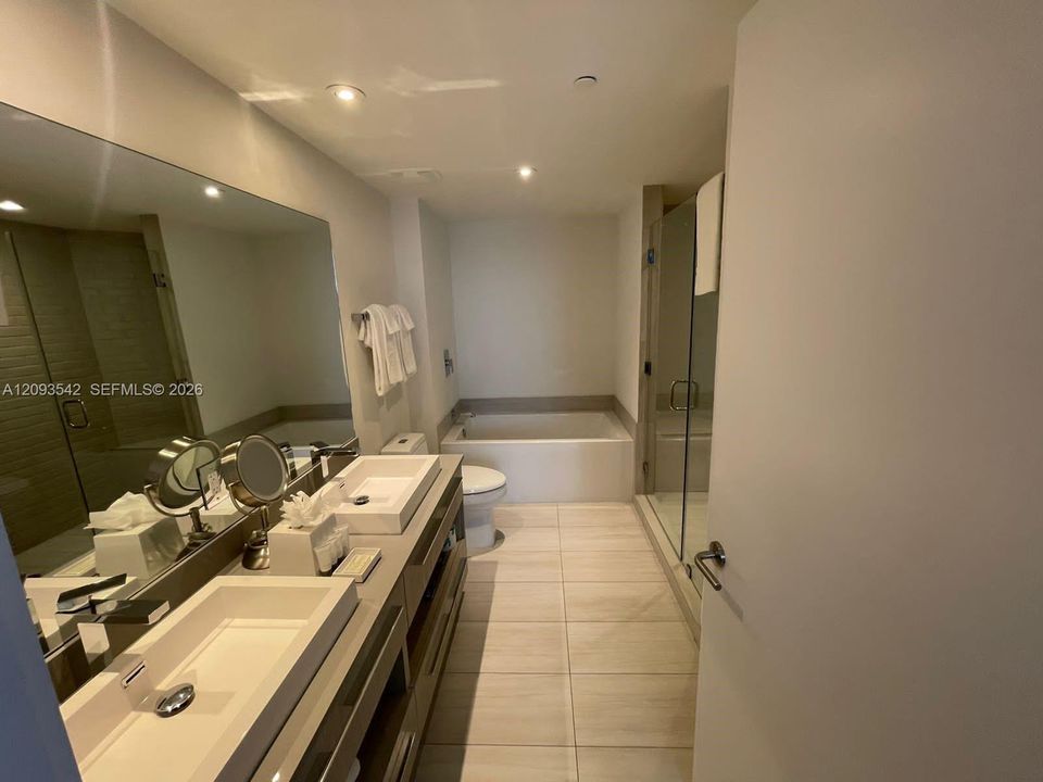 For Sale: $849,000 (2 beds, 2 baths, 1075 Square Feet)