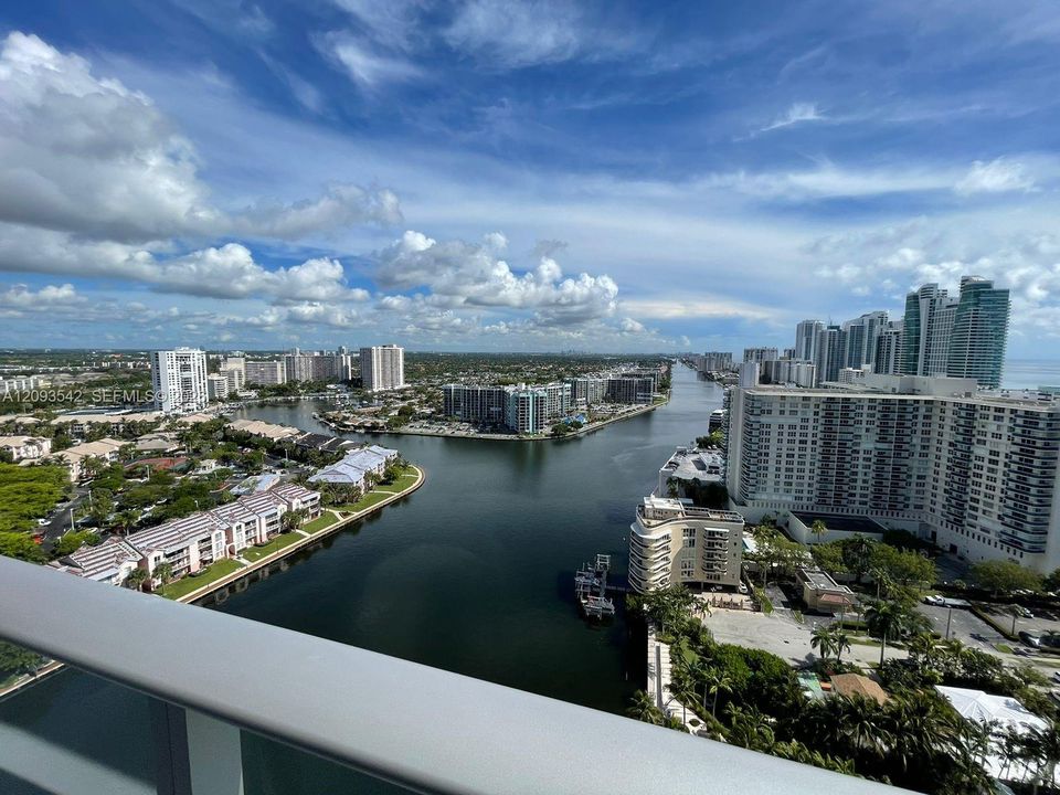 For Sale: $849,000 (2 beds, 2 baths, 1075 Square Feet)