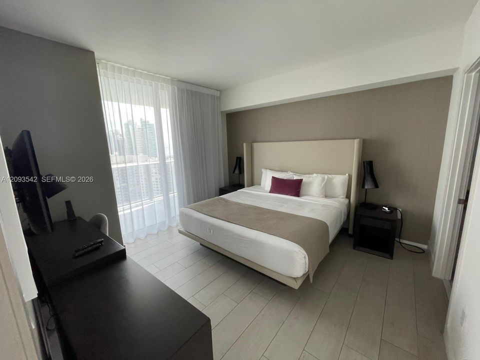 For Sale: $849,000 (2 beds, 2 baths, 1075 Square Feet)