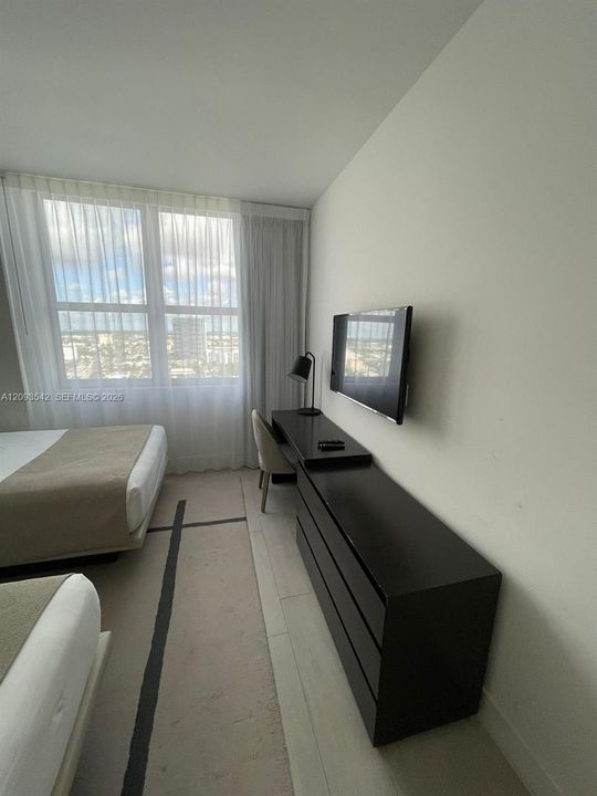 For Sale: $849,000 (2 beds, 2 baths, 1075 Square Feet)