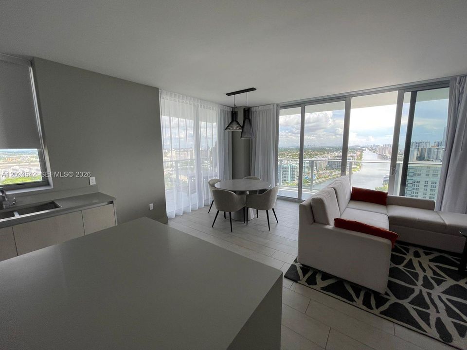 For Sale: $849,000 (2 beds, 2 baths, 1075 Square Feet)