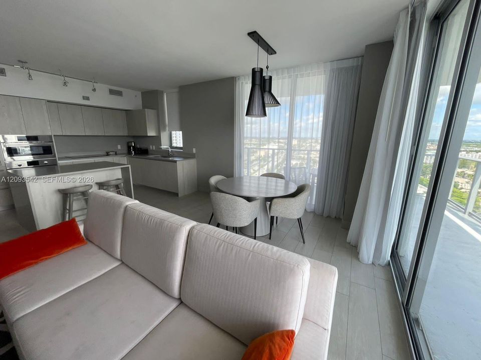For Sale: $849,000 (2 beds, 2 baths, 1075 Square Feet)