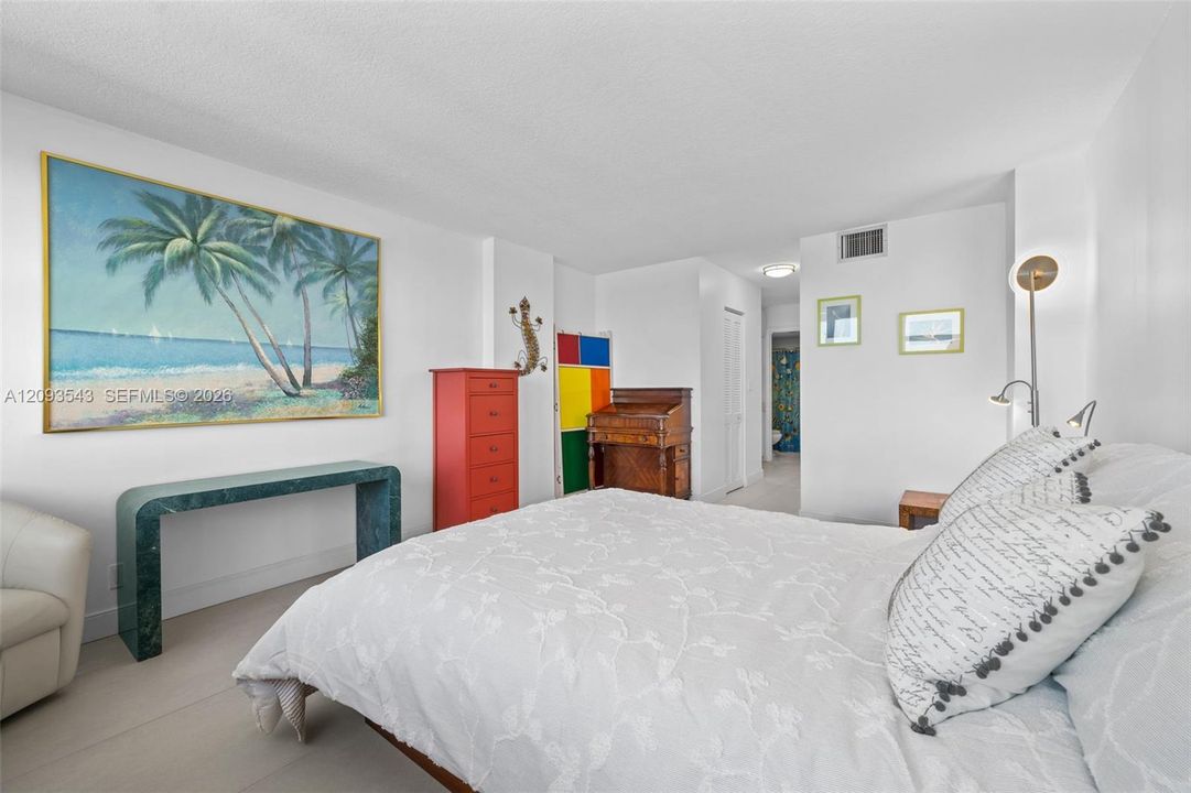 For Sale: $485,000 (1 beds, 2 baths, 980 Square Feet)