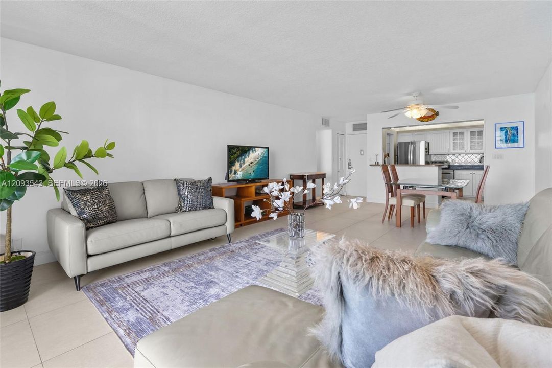 For Sale: $485,000 (1 beds, 2 baths, 980 Square Feet)