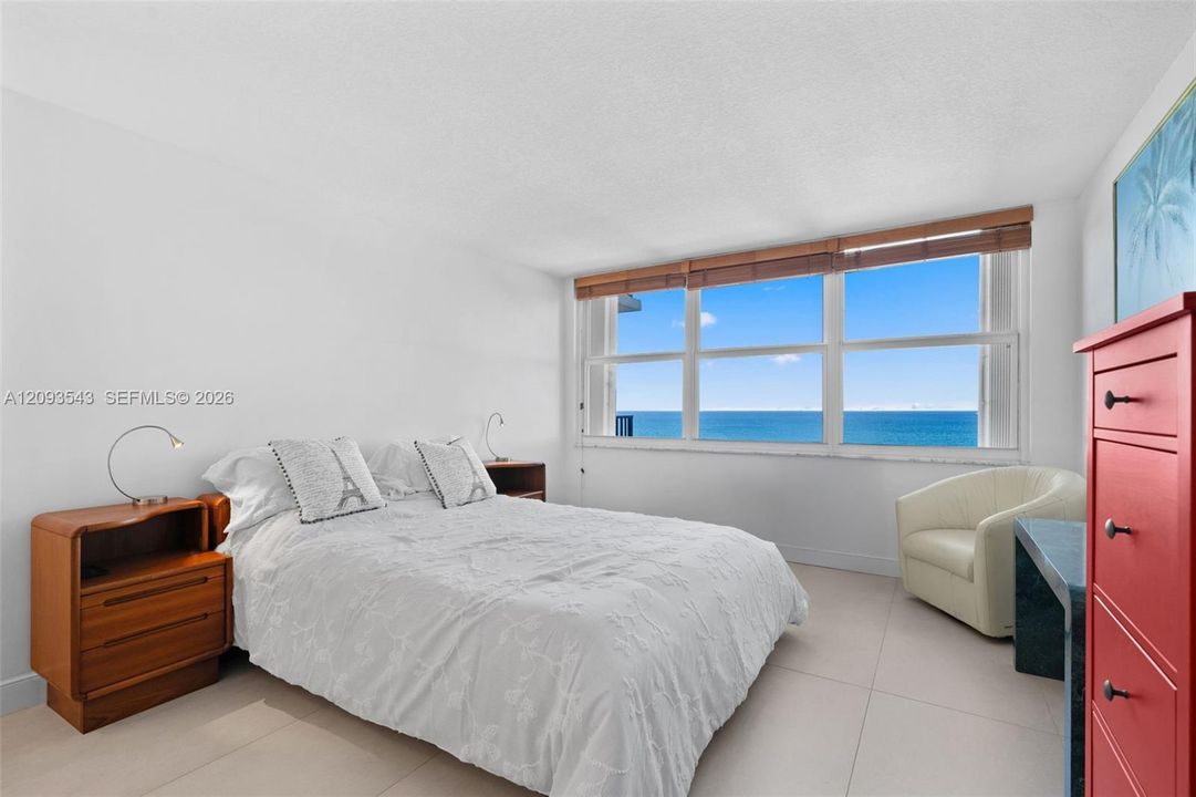For Sale: $485,000 (1 beds, 2 baths, 980 Square Feet)