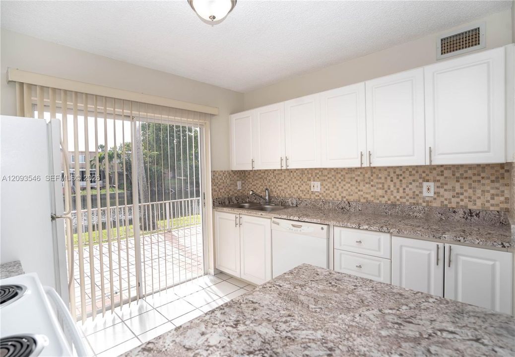 For Rent: $2,400 (2 beds, 2 baths, 1020 Square Feet)