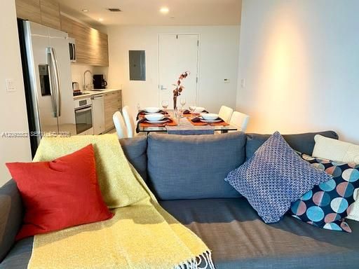 For Rent: $3,750 (1 beds, 1 baths, 681 Square Feet)