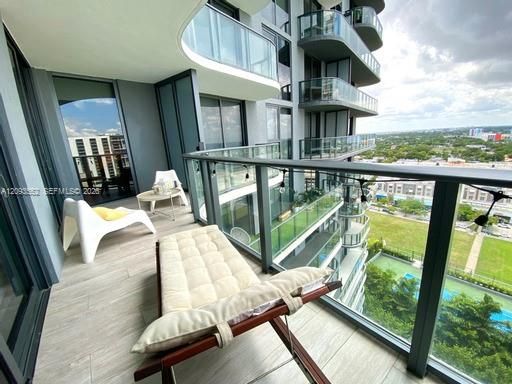 For Rent: $3,750 (1 beds, 1 baths, 681 Square Feet)