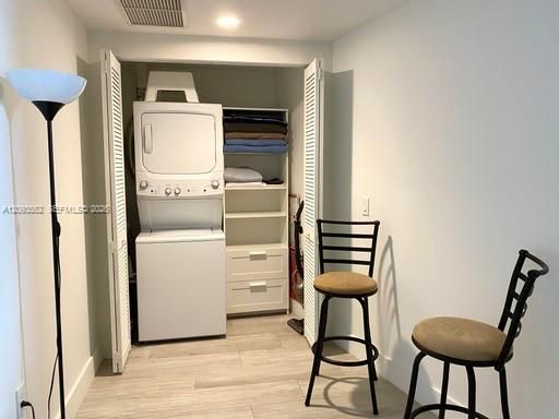 For Rent: $3,750 (1 beds, 1 baths, 681 Square Feet)