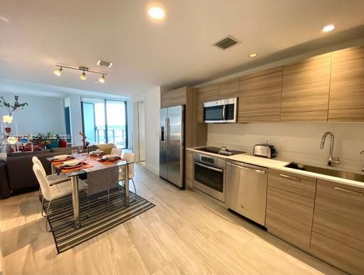 For Rent: $3,750 (1 beds, 1 baths, 681 Square Feet)