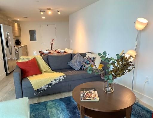 For Rent: $3,750 (1 beds, 1 baths, 681 Square Feet)