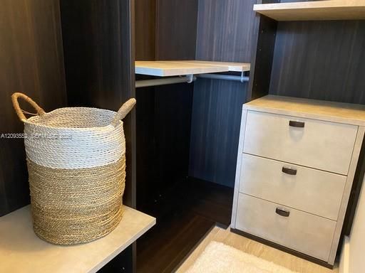 For Rent: $3,750 (1 beds, 1 baths, 681 Square Feet)