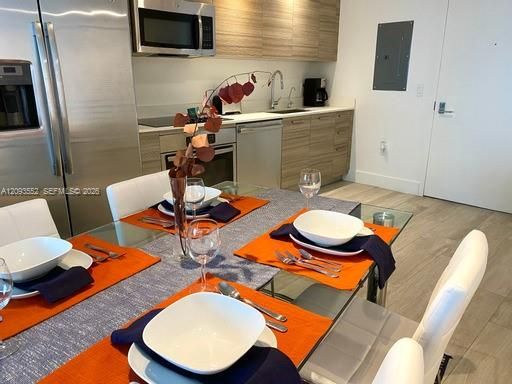 For Rent: $3,750 (1 beds, 1 baths, 681 Square Feet)