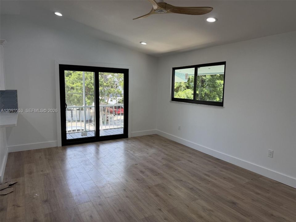 В аренду: $4,500 (3 спален, 2 ванн, 1100 Квадратных фут)