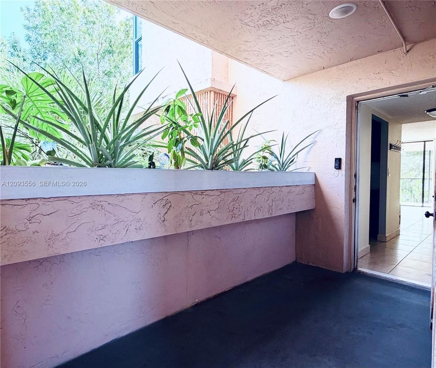 Private green corridor