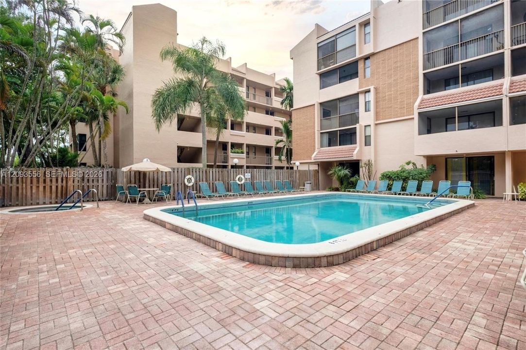 Very nice complex!