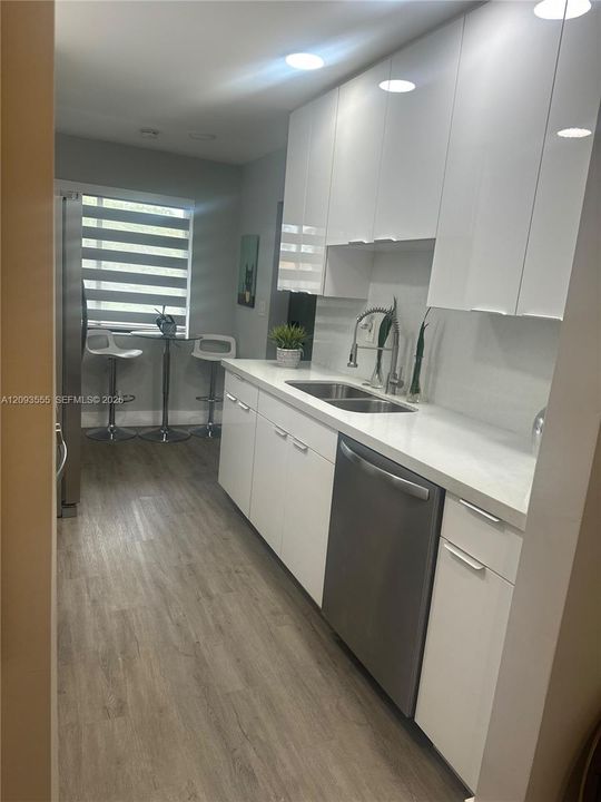 На продажу: $400,000 (3 спален, 2 ванн, 1228 Квадратных фут)