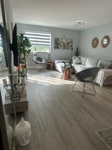 На продажу: $400,000 (3 спален, 2 ванн, 1228 Квадратных фут)