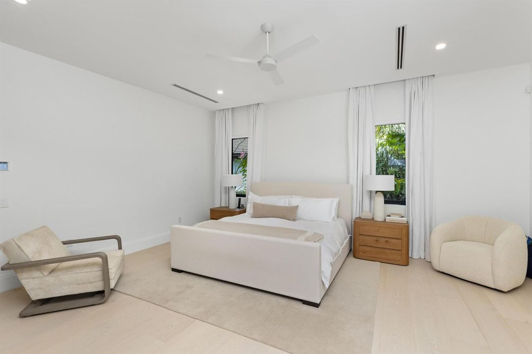 Master Bed 3