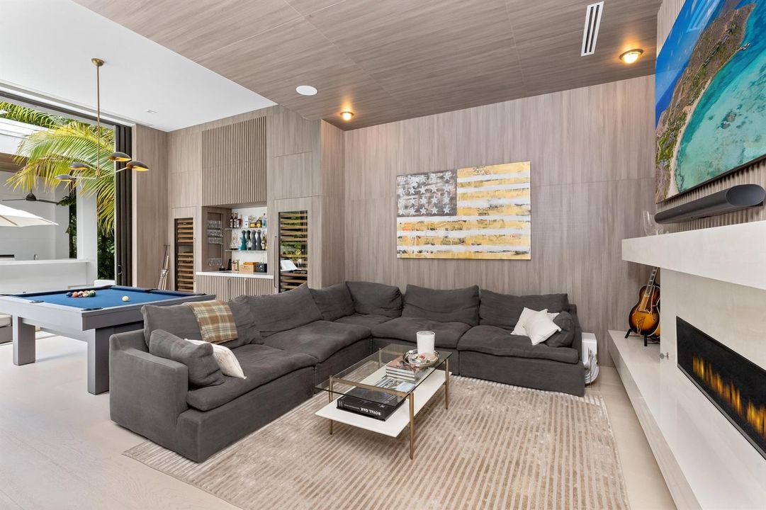 Lounge 5