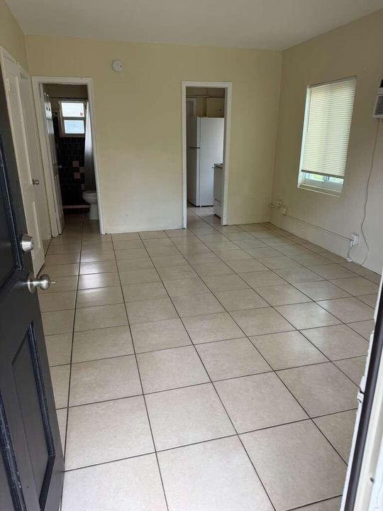 1304 NW 4 ST LIVING ROOM
