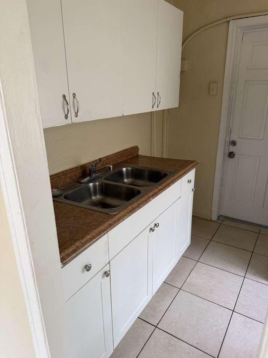 1304 NW 4 ST KITCHEN