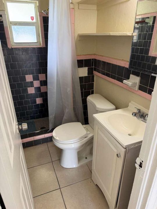 1304 NW 4 ST BATHROOM