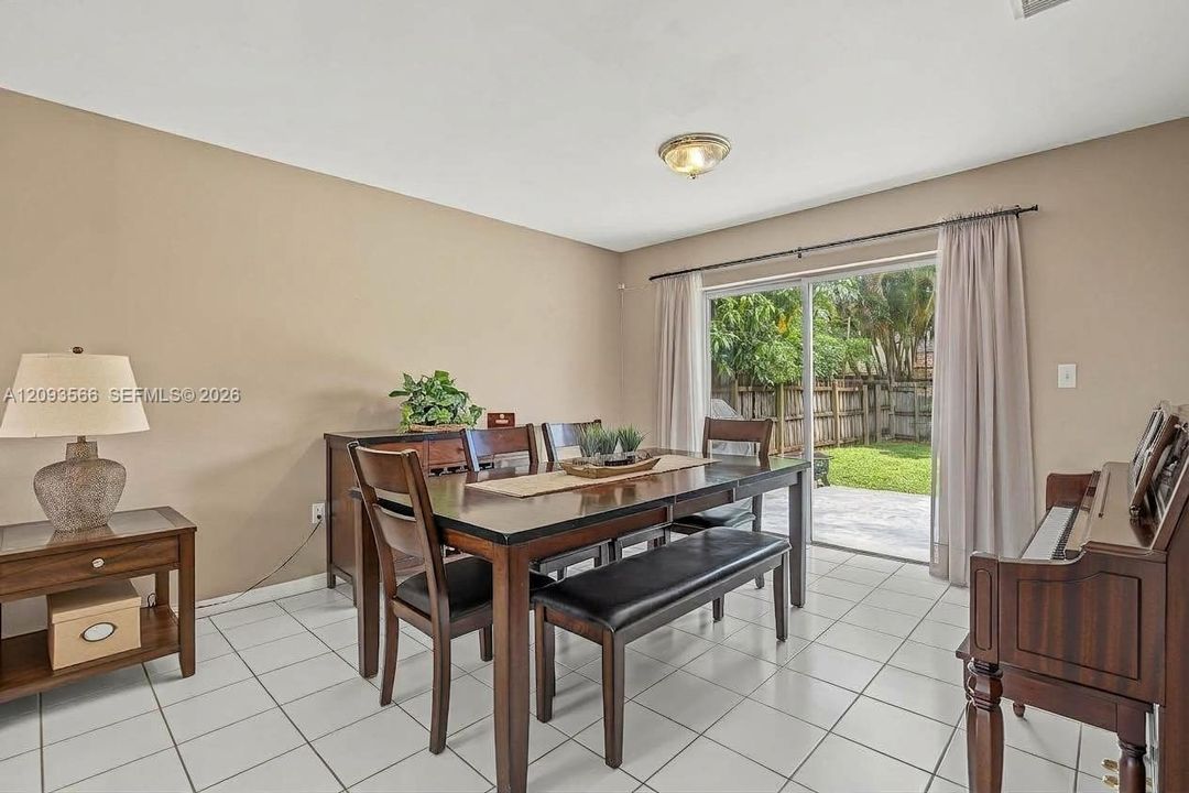 En Venta: $600,000 (4 camas, 3 baños, 1850 Pies cuadrados)