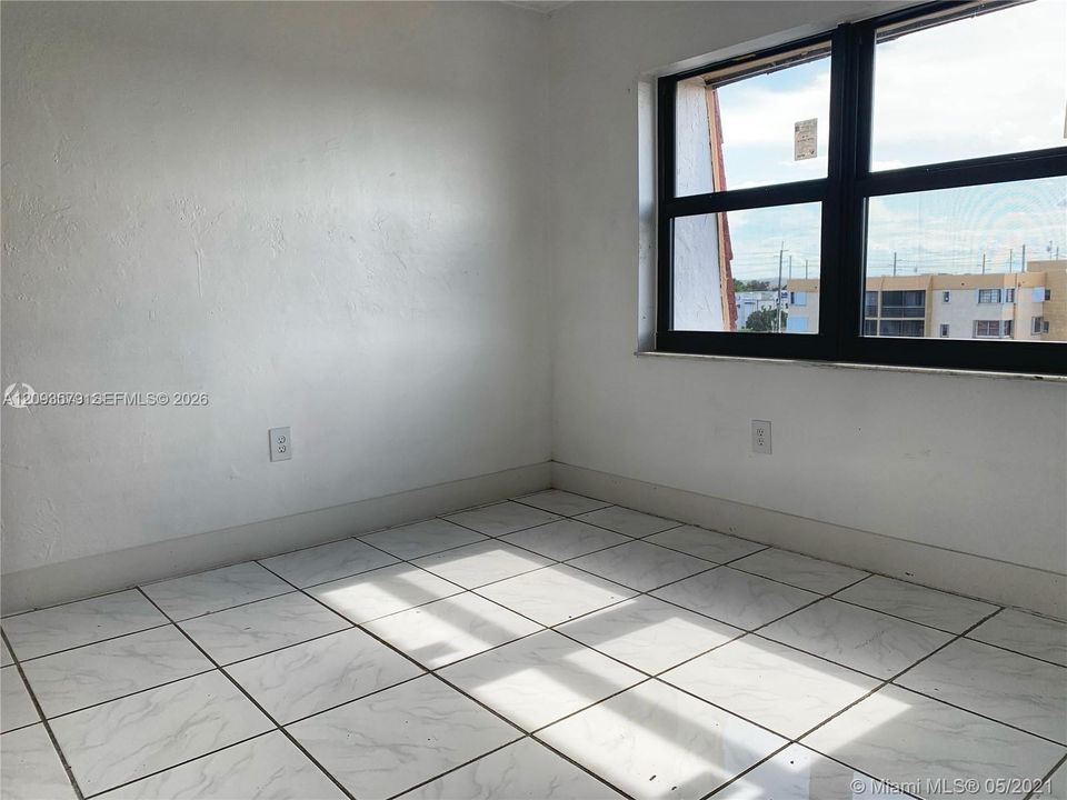 For Sale: $270,000 (3 beds, 2 baths, 1016 Square Feet)