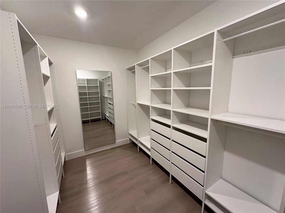 For Rent: $6,875 (5 beds, 4 baths, 3633 Square Feet)