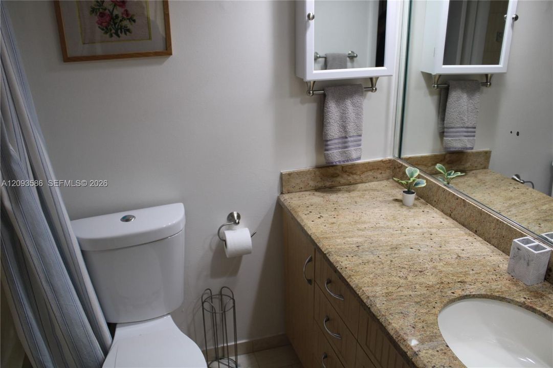 For Sale: $650,000 (1 beds, 1 baths, 901 Square Feet)