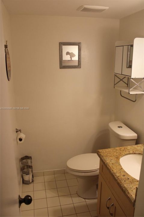 For Sale: $650,000 (1 beds, 1 baths, 901 Square Feet)