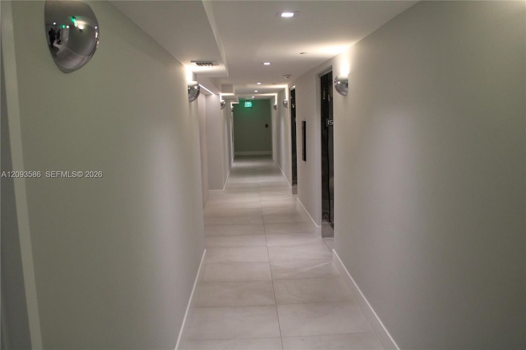 For Sale: $650,000 (1 beds, 1 baths, 901 Square Feet)