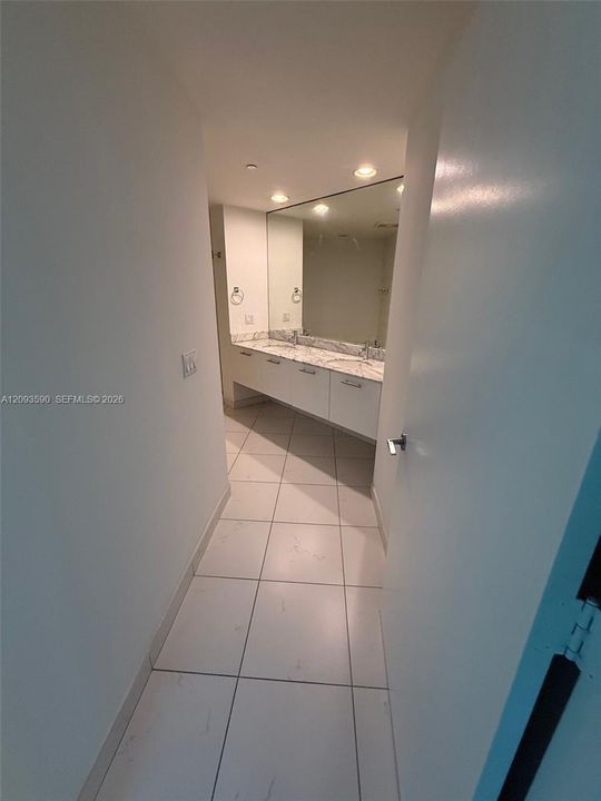 For Rent: $4,150 (2 beds, 2 baths, 1123 Square Feet)