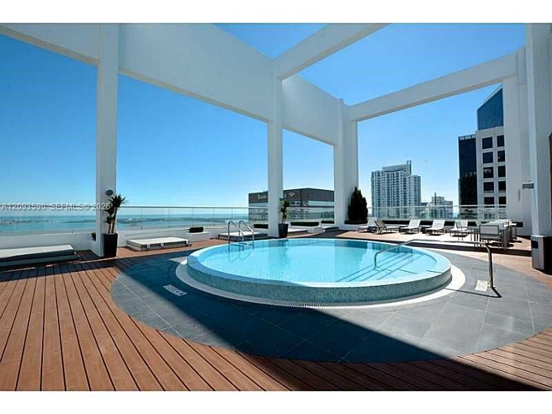 For Rent: $4,150 (2 beds, 2 baths, 1123 Square Feet)