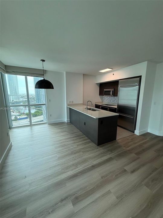 For Rent: $4,150 (2 beds, 2 baths, 1123 Square Feet)