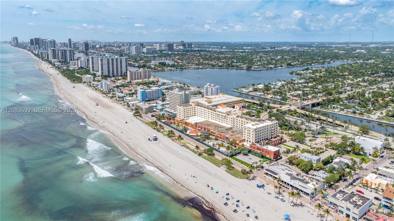 Duplex 1 mile from the beach