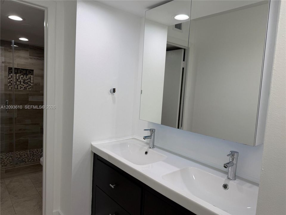 В аренду: $3,100 (3 спален, 2 ванн, 1592 Квадратных фут)