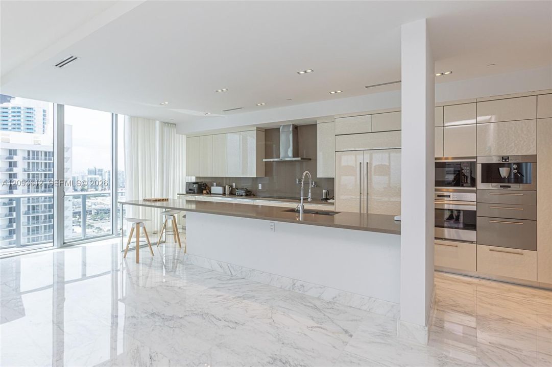 En Venta: $4,950,000 (3 camas, 5 baños, 3340 Pies cuadrados)