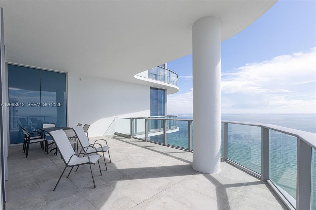 En Venta: $4,950,000 (3 camas, 5 baños, 3340 Pies cuadrados)