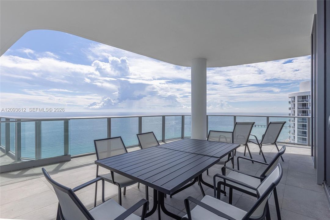 En Venta: $4,950,000 (3 camas, 5 baños, 3340 Pies cuadrados)